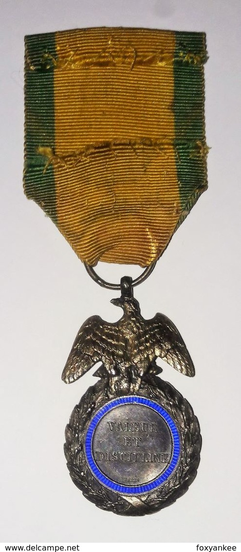 NAPOLEON - MEDAILLE MILITAIRE 2nd TYPE ET CERTIFICAT DE BONNE CONDUITE CHASSEUR A PIED - Antes De 1871