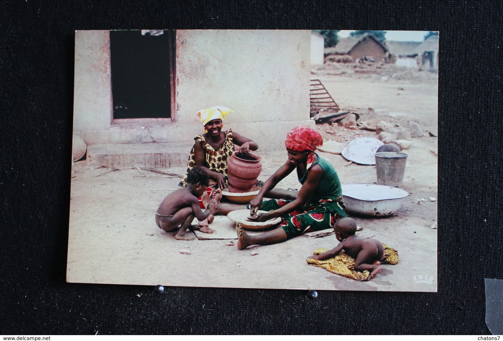 An-6 / L'Afrique En Couleur - Poterie Villageoise  - Éditions  HOA-QUI ( Échantillon Collection )  / Circulé - Non Classés