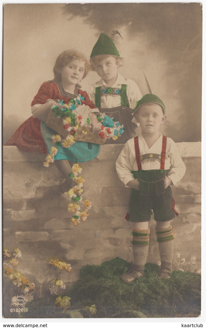 Zwei Jungen In Lederhosen, Mädchen Mit Blumen - 'AMAG 61820/3'- Deutschland - Portretten
