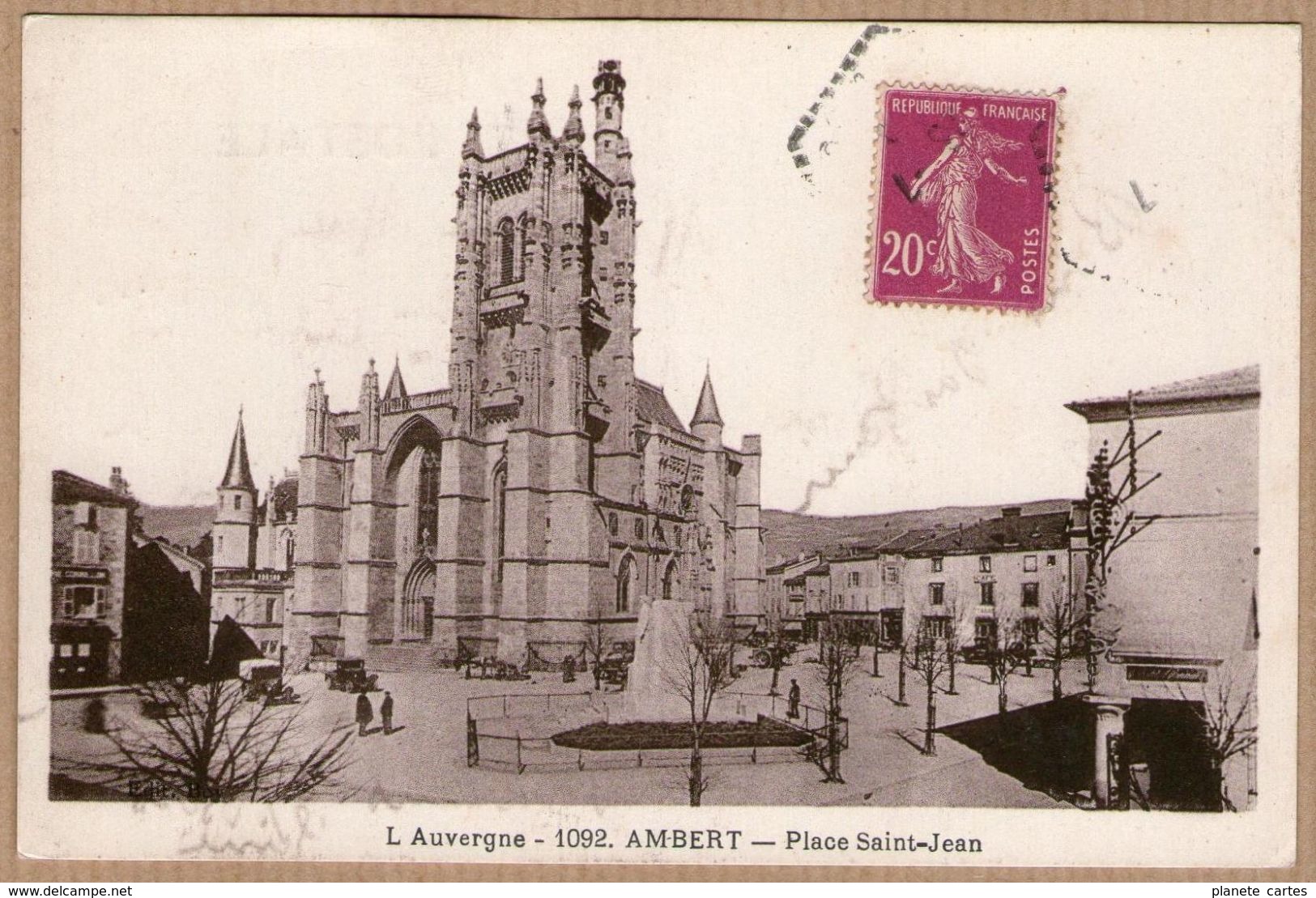 63 / AMBERT - Place Saint-Jean (animée) - église - Ambert