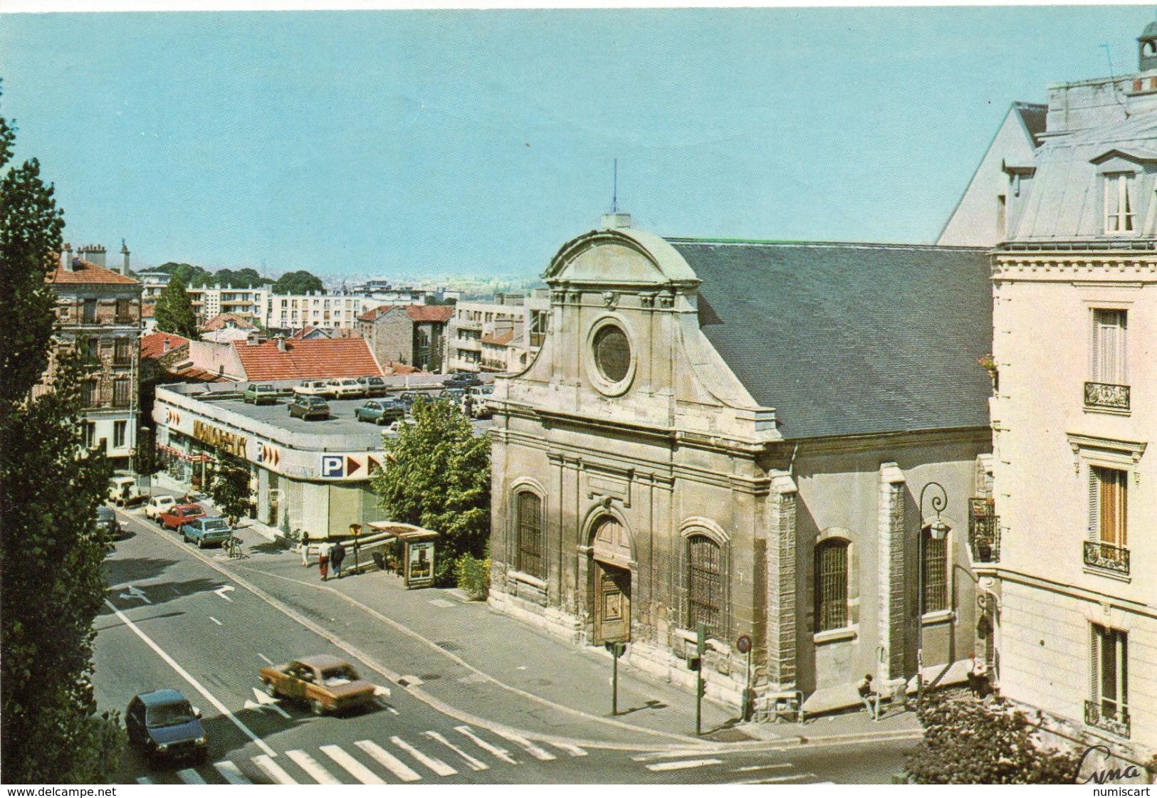 Meudon Animée Belle Vue De L'église Saint-Martin Voitures - Meudon