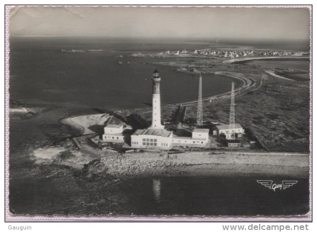 CPSM - ILE DE SEIN - LE PHARE  - La France Vue Du Ciel - Edition Artaud Gaby - Fari