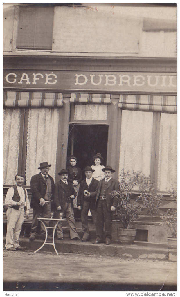 Carte Photo à Identifier - Café Dubreuil (animation) à Montcenis (71) ?????? Pas Circulé, Pas D'indication Au Verso - A Identifier