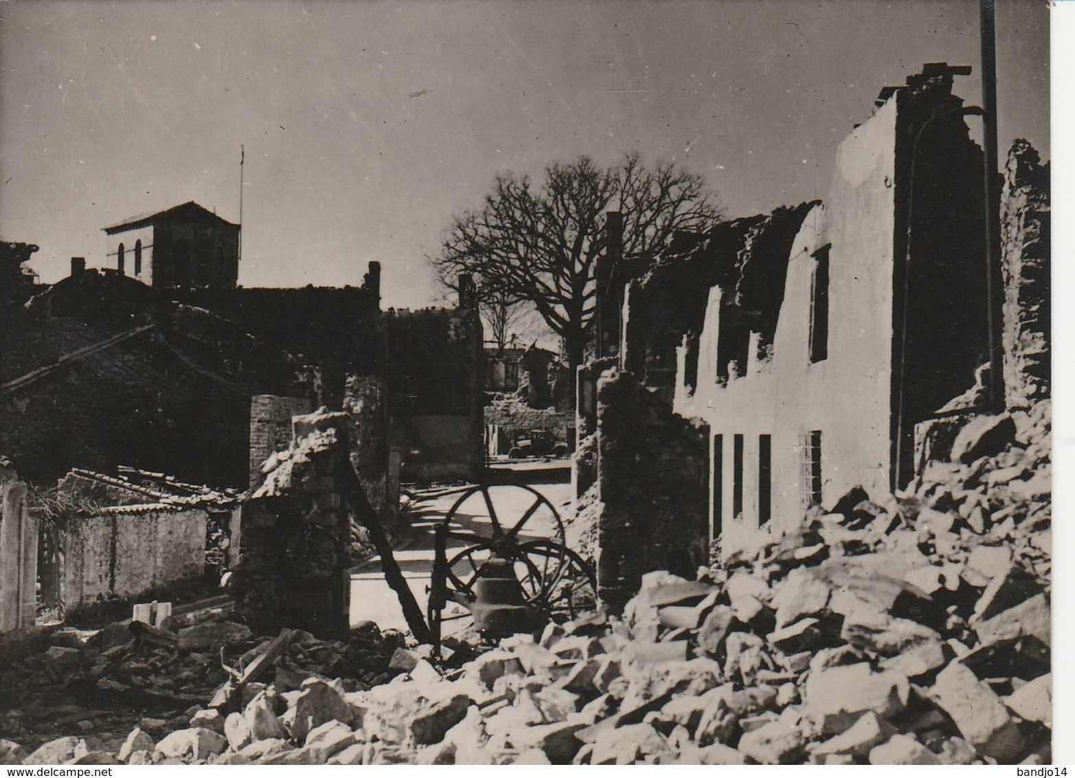 Oradour sur Glane - photos avec cachets provisoires et cachets du comité du souvenir - 20 scan