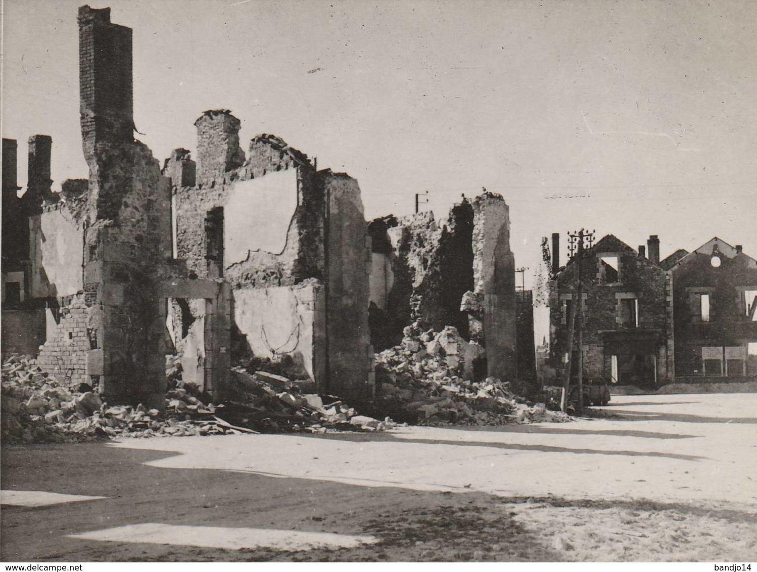 Oradour sur Glane - photos avec cachets provisoires et cachets du comité du souvenir - 20 scan