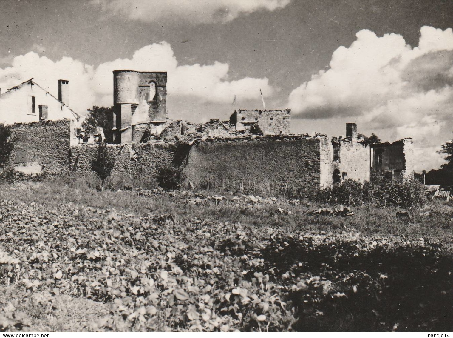 Oradour sur Glane - photos avec cachets provisoires et cachets du comité du souvenir - 20 scan