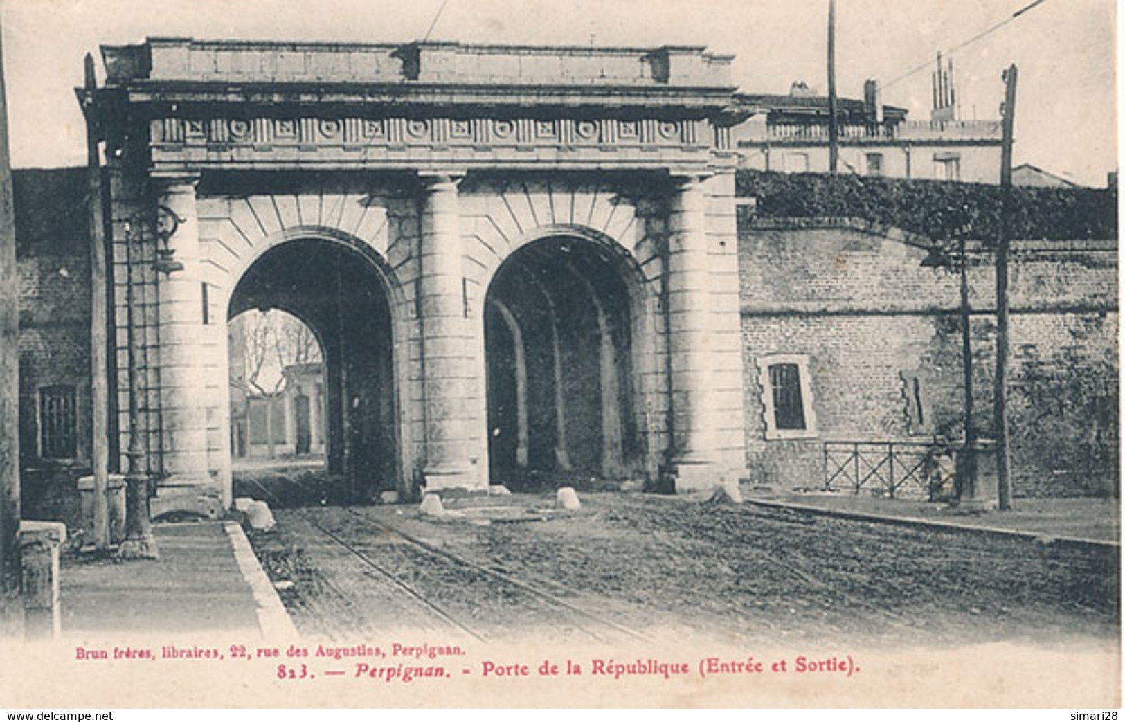 PERPIGNAN - N° 823 - PORTE DE LA REPUBLIQUE (Entree Et Sortie) - Perpignan