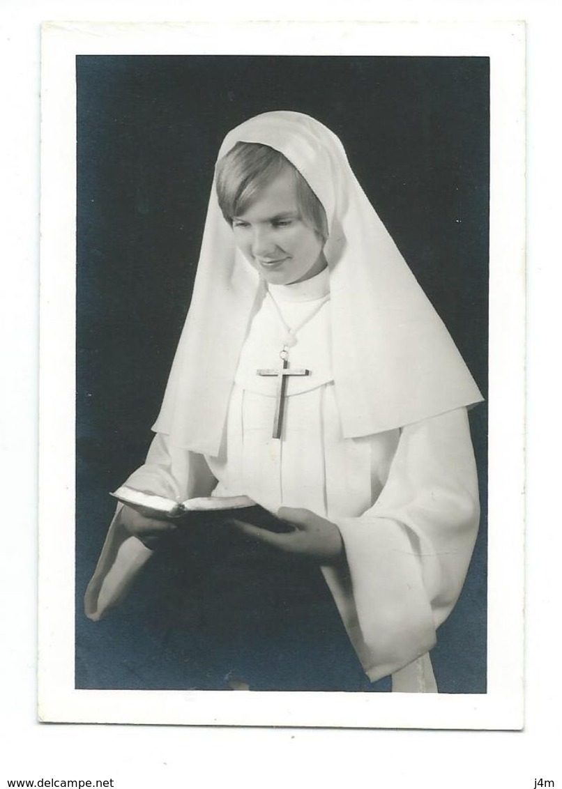 IMAGE PIEUSE...Communion De Martine BROSIG, Eglise Notre Dame De VIRE (14) En 1973 - Images Religieuses