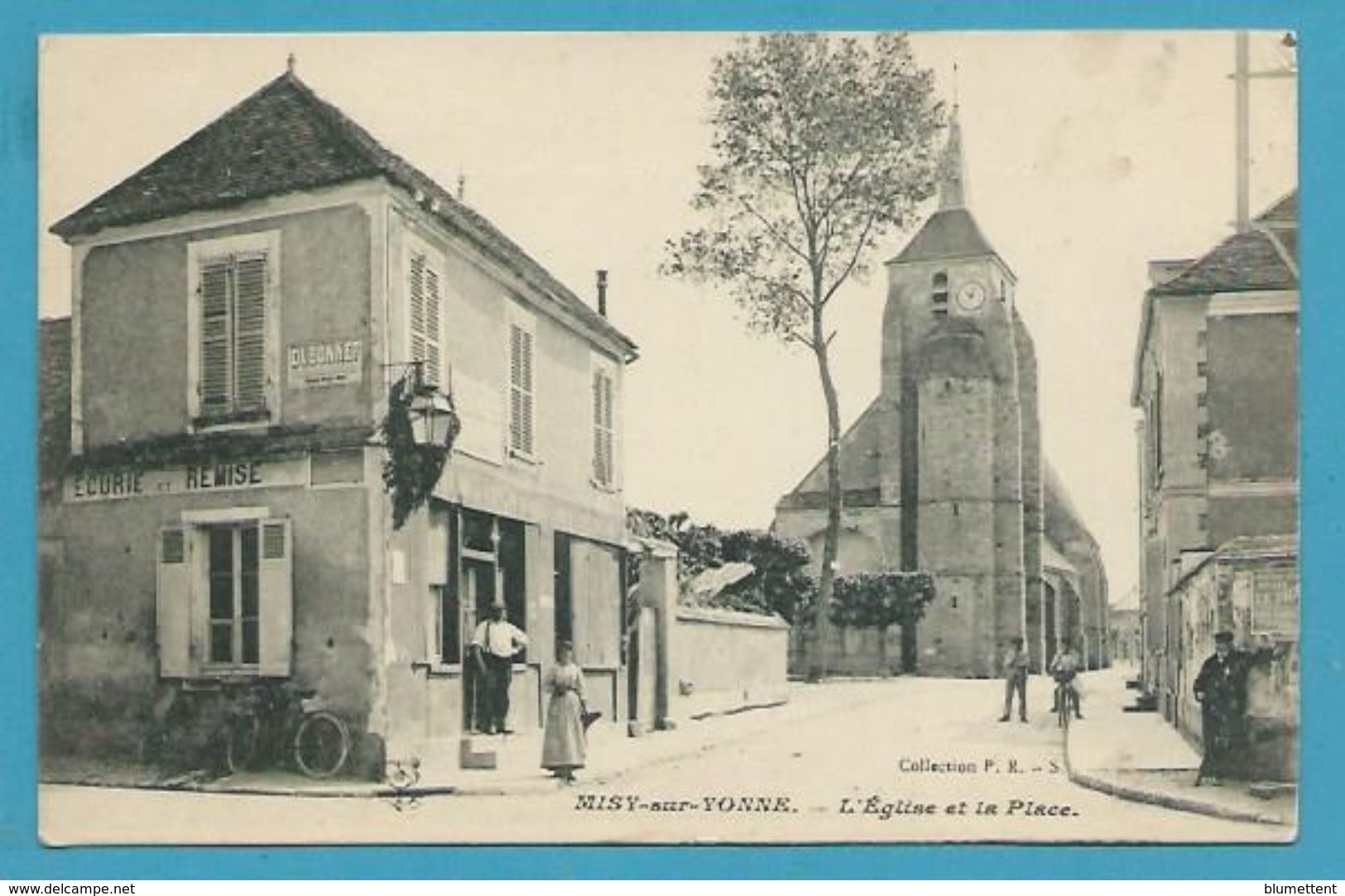 CPA L'Eglise Et La Place MISY-SUR-YONNE 77 - Autres & Non Classés