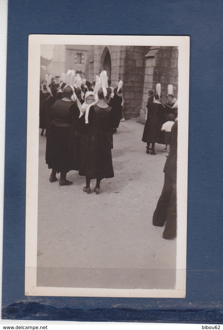 ILE TUDY  ( 29 )  PHOTO De La Sortie De L'église -  Le Pardon Au Pays BIGOUDEN  1938 - Lieux