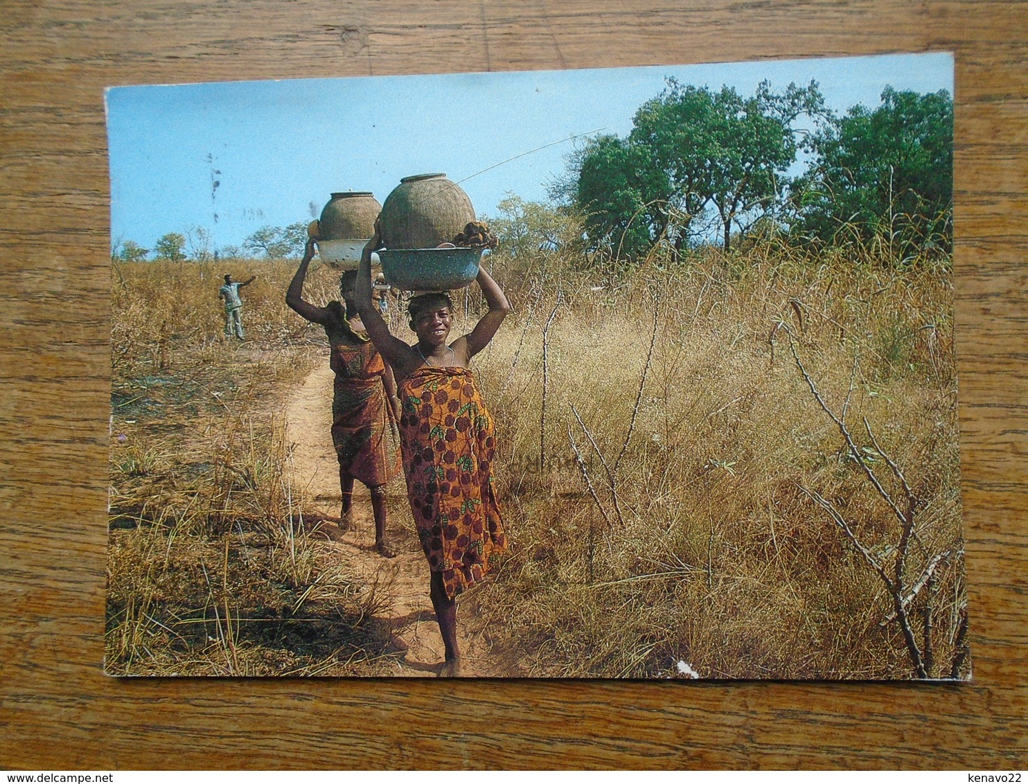 Togo , Vendeuses De Boisson Locale En Route Pour Le Marché "" Beaux Timbres Et Cachets "" - Togo