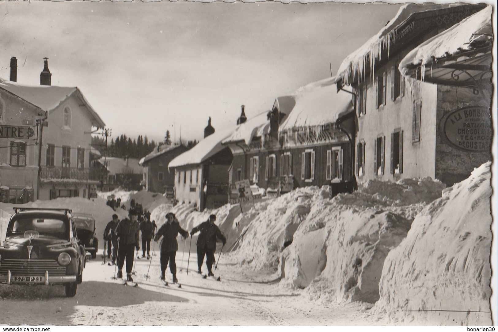 CPSM 39  LES ROUSSES EN HIVER PEUGEOT 203 SKIEURS - Autres & Non Classés