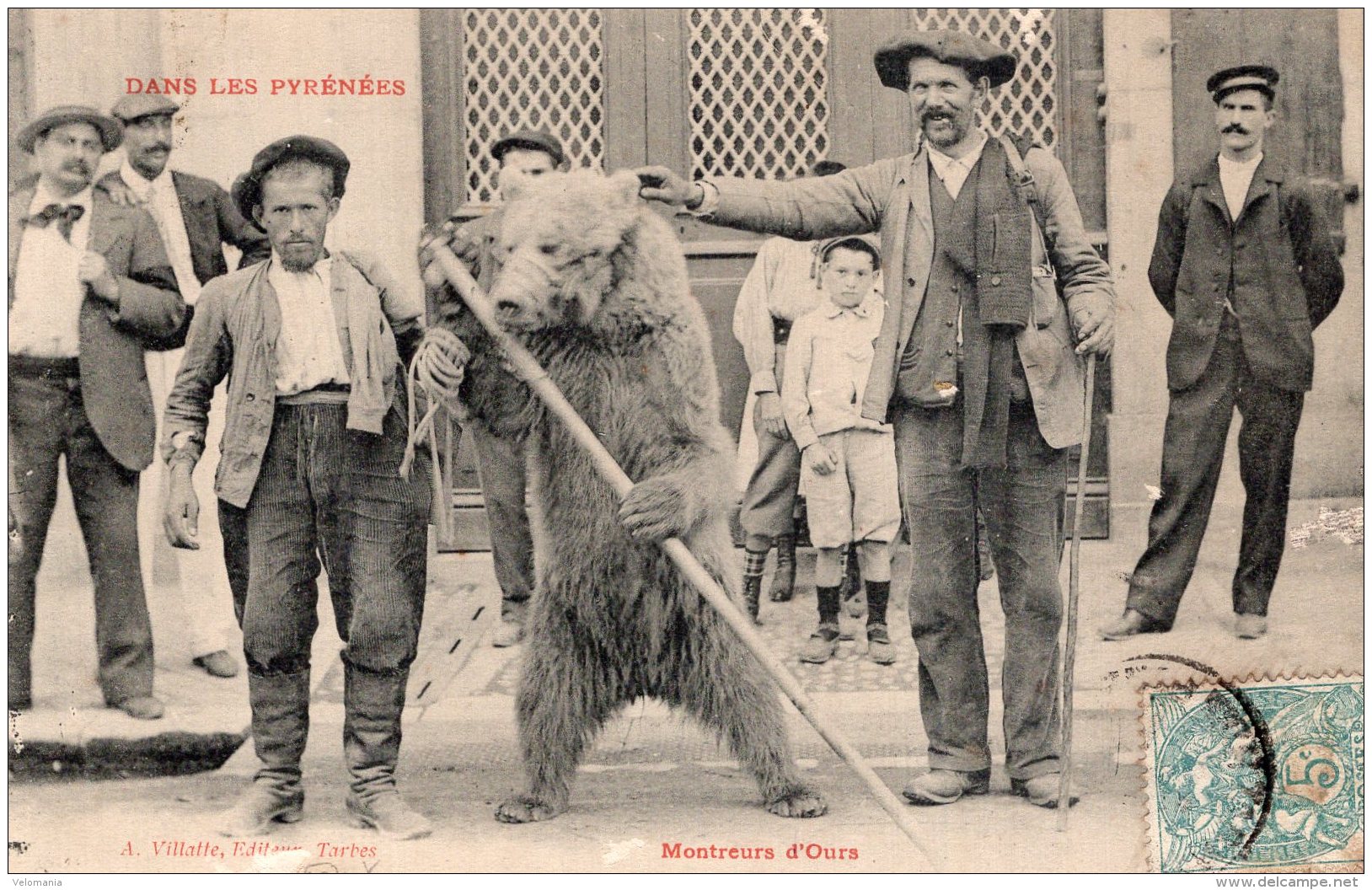 V11795 Cpa 65 Dans Les Pyrénées - Montreurs D'Ours - Autres & Non Classés