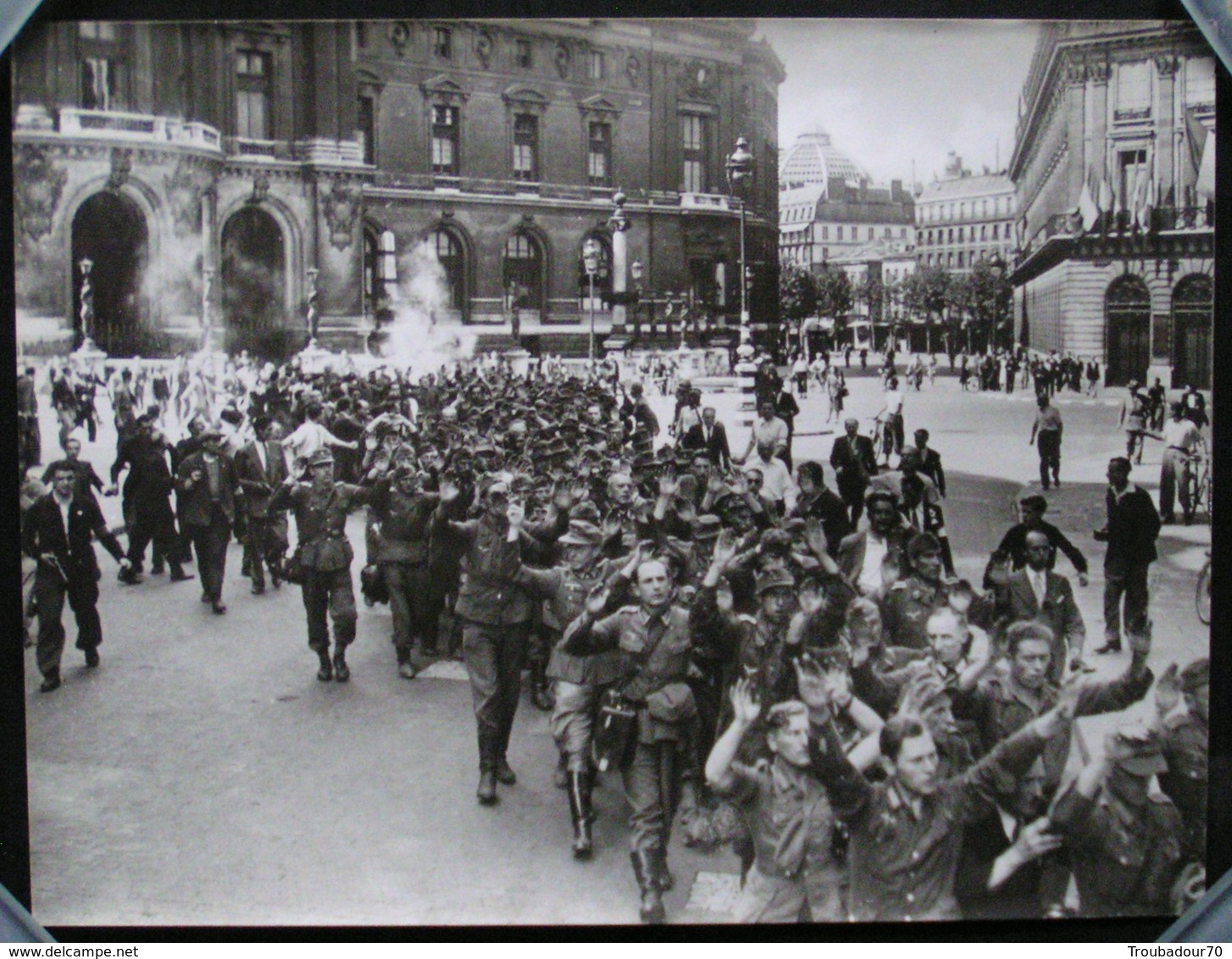 Photo N&B Guerre De 39/45 "Libération De Paris" - Prisonniers Allemands - Photo Agence L.A.P.I - Guerre, Militaire