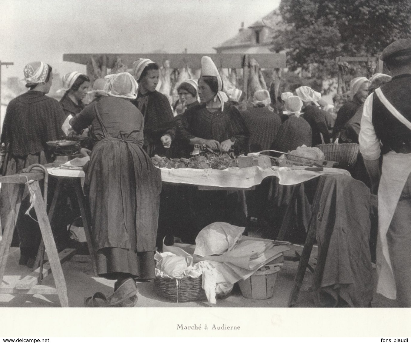 1927 - Héliogravure - Audierne (Finistère) - Le Marché - FRANCO DE PORT - Non Classés