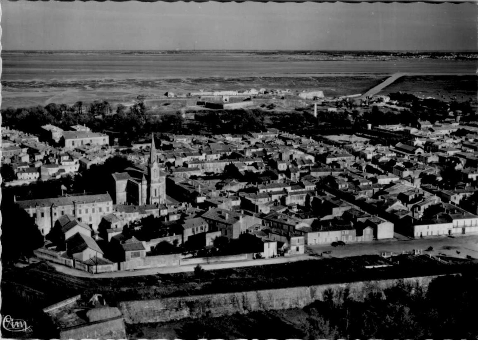 ILE  D'OLERON  / 20 CPSM/ CPM  /LOT  3 - 5 - 99 Cartes