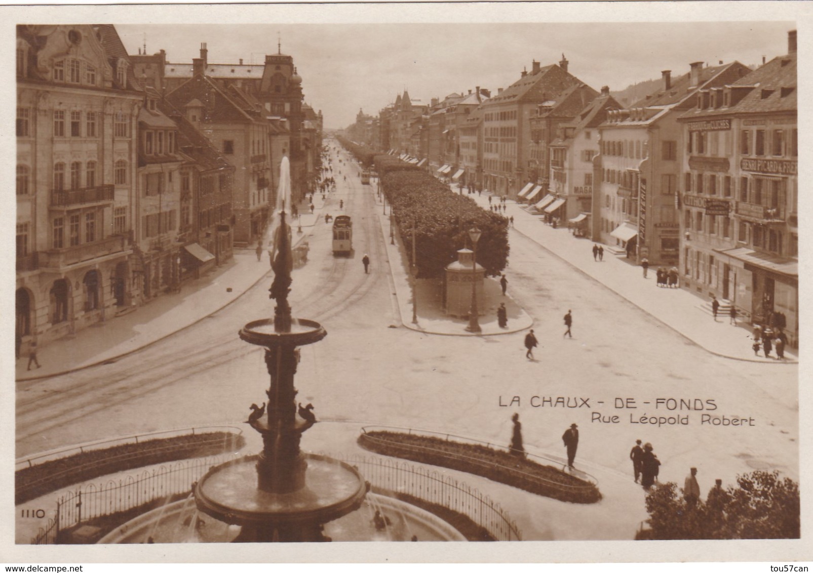 LA CHAUX DE FONDS - NEUCHÂTEL - SUISSE -  PEU COURANTE CPA ANIMÉE. - La Chaux-de-Fonds