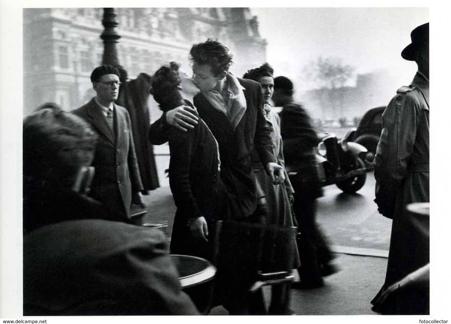 Paris : Kiss By The Hôtel De Ville 1950 Par Doisneau - Doisneau