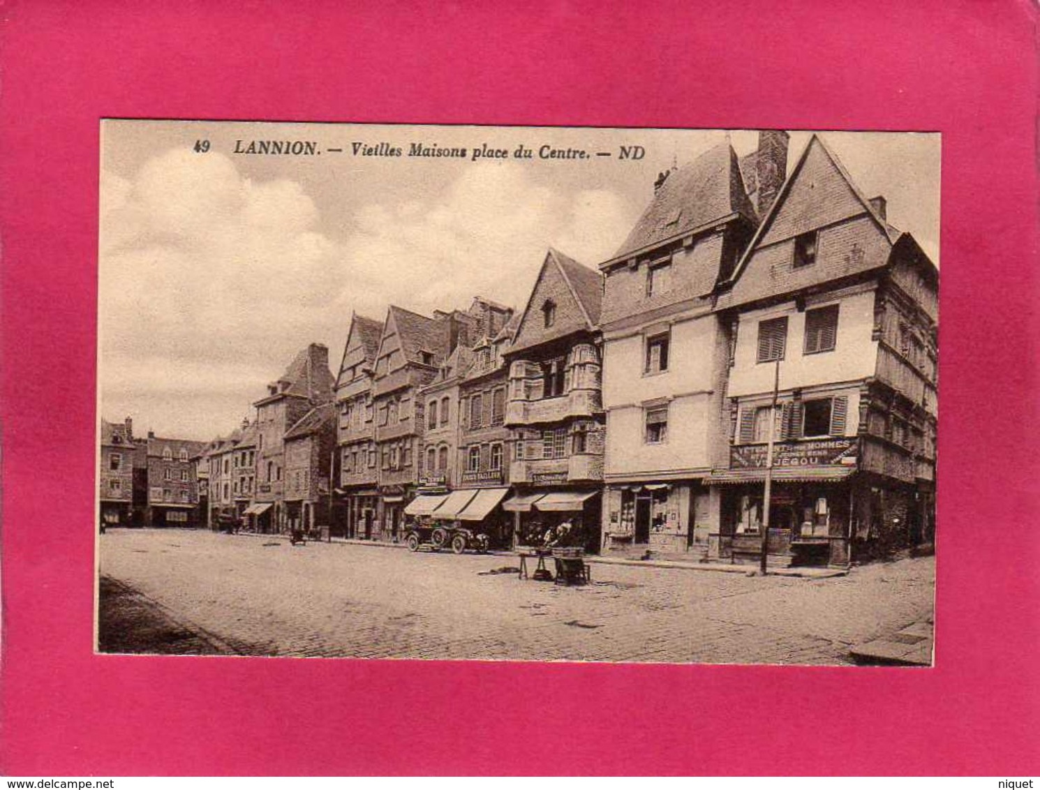 22 Côte D'Armor, Lannion, Vieilles Maisons Place Du Centre, Animée, Marchande Ambulante, (ND) - Lannion