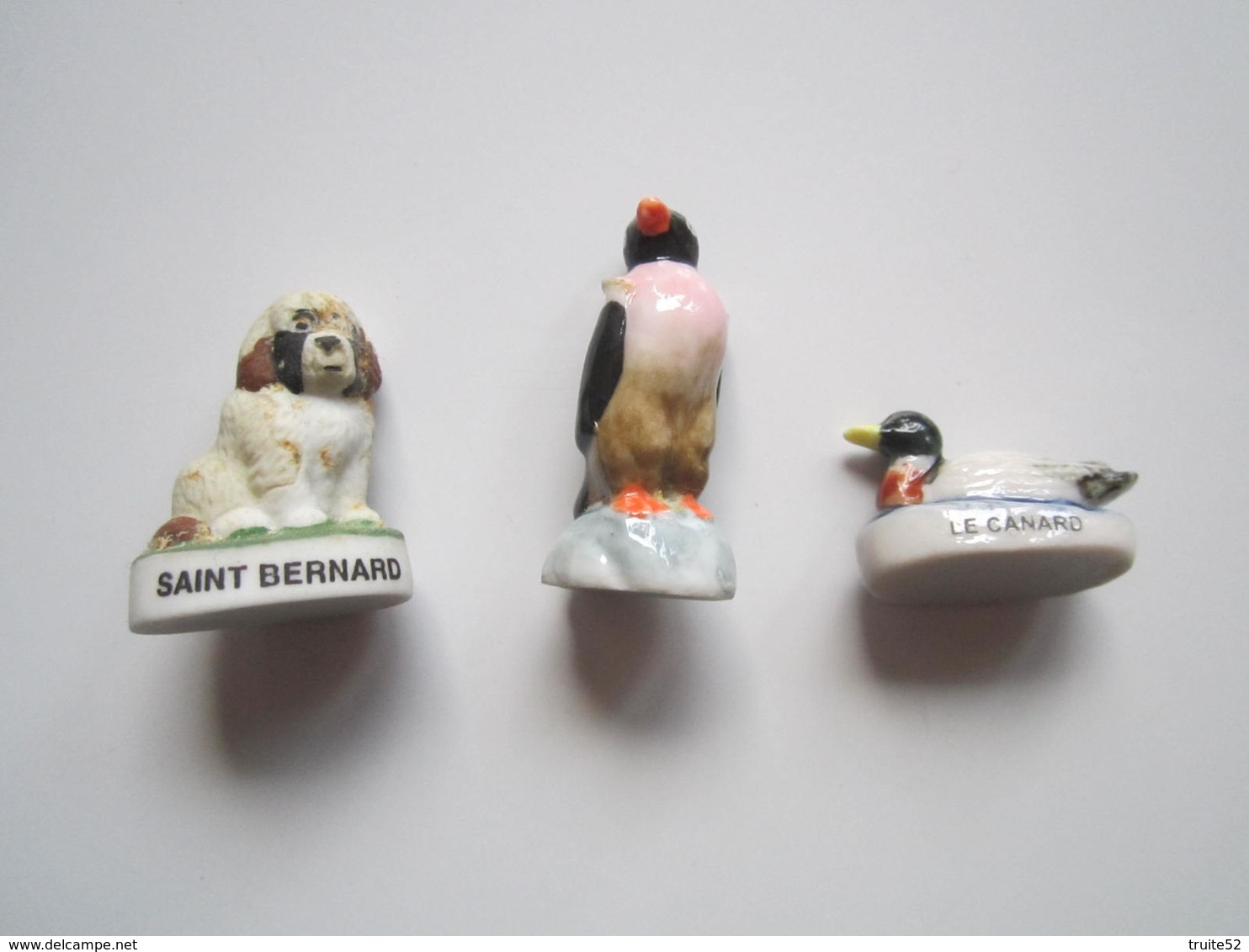 LOT De 3 Fèves CHIEN SAINT BERNARD PINGOUIN LE CANARD - Animals