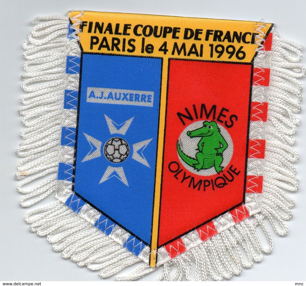 Fanion Du Match AUXERRE / NIMES Finale  Coupe De France 1996 - Habillement, Souvenirs & Autres