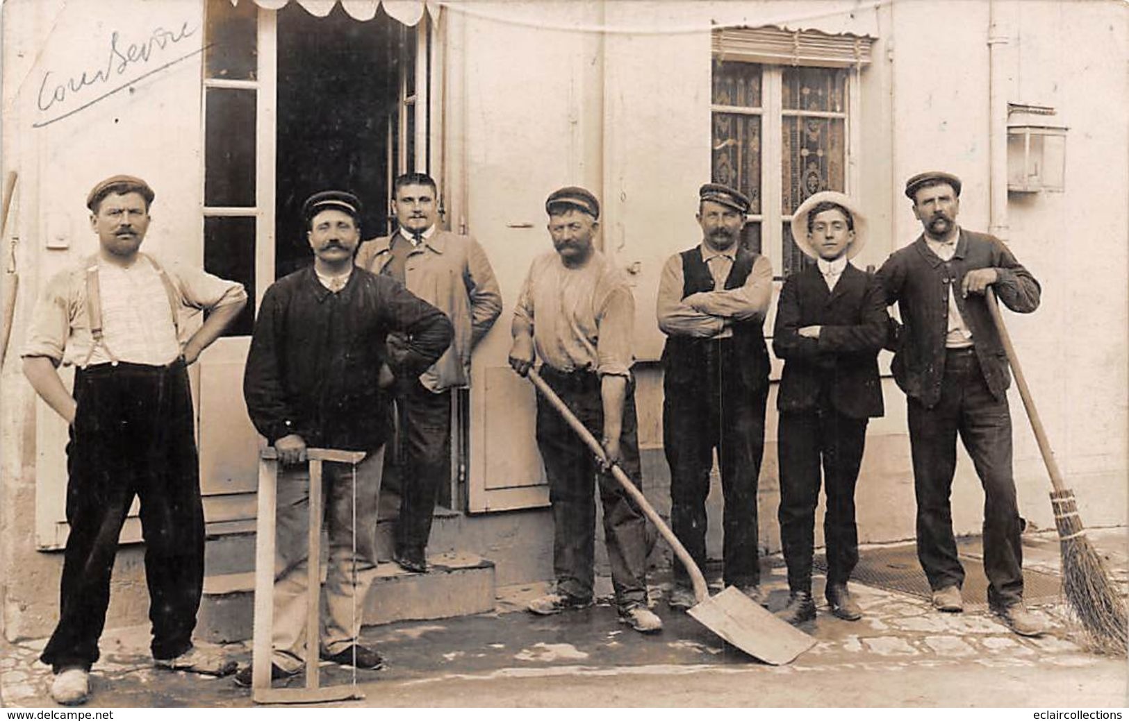 Thème.Métier  Batiment Groupe Ouvriers  Carte Photo  Courbevoie  92   (voir Scan) - Autres & Non Classés