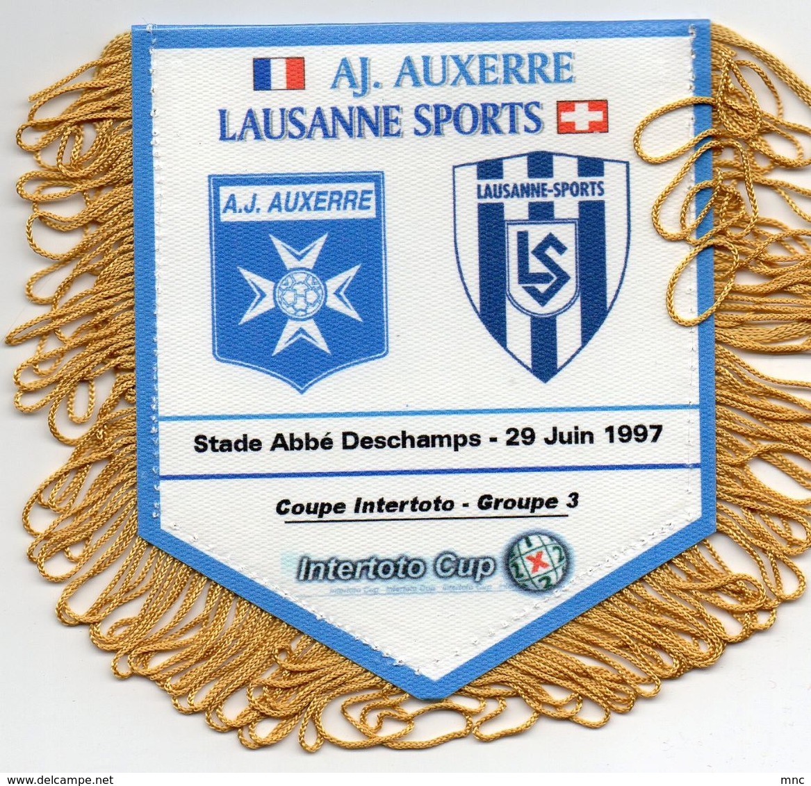 Fanion D'AUXERRE / LAUSANNE En Coupe Intertoto 1997 - Habillement, Souvenirs & Autres