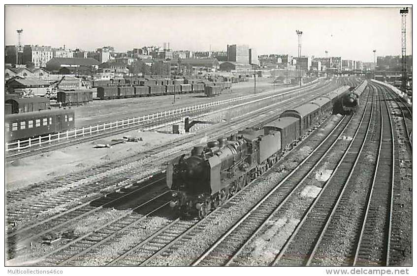 200218 PHOTO VILAIN - 75 PARIS LA CHAPELLE Express Hirson - Chemin De Fer Train Locomotive - Arrondissement: 18