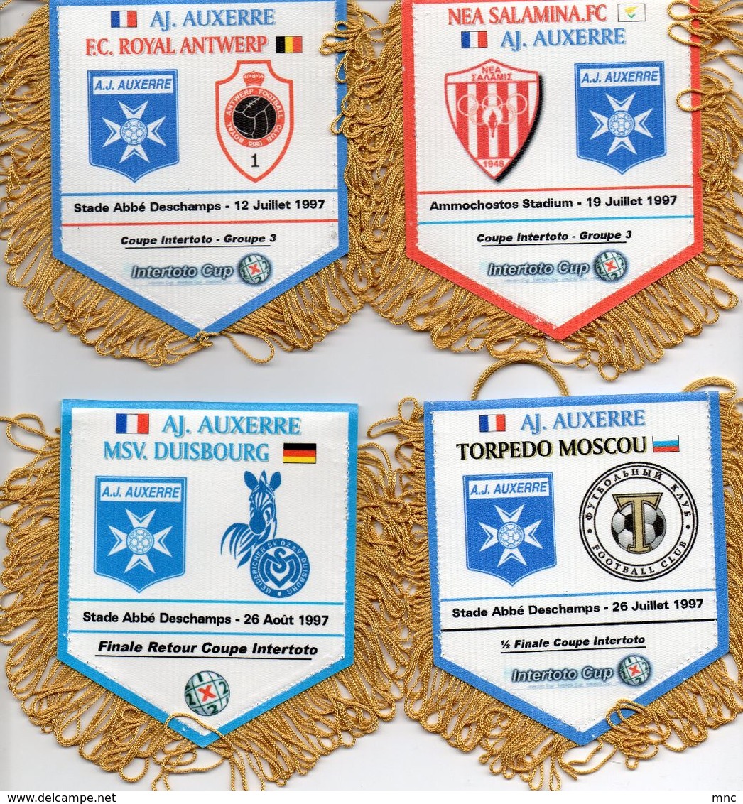 Lot De 4 Fanions De L'AJ AUXERRE En Coupe Intertoto 1997 - Habillement, Souvenirs & Autres