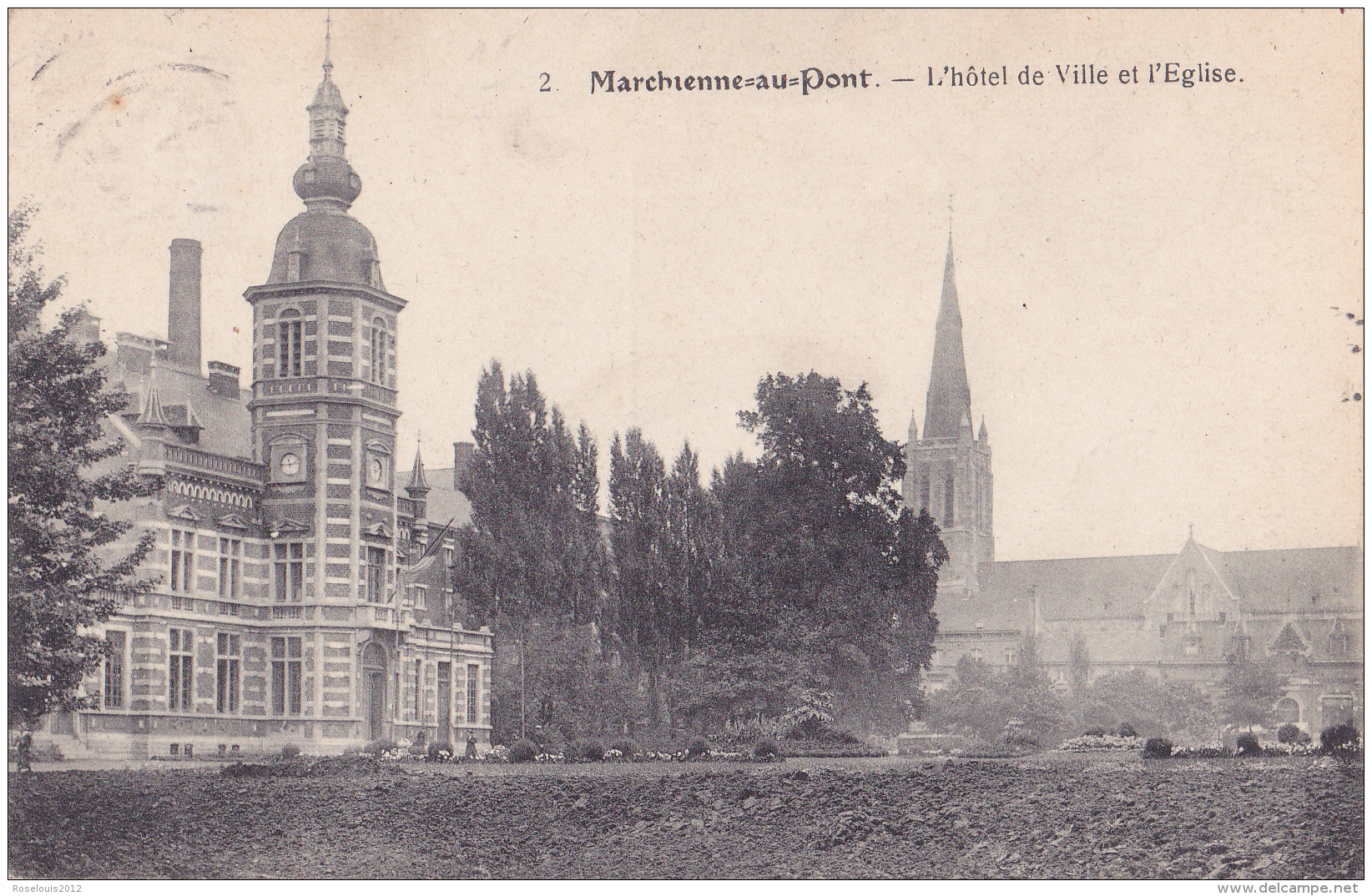 MARCHIENNE-AU-PONT : L'hôtel-de-ville Et L'église - Andere & Zonder Classificatie