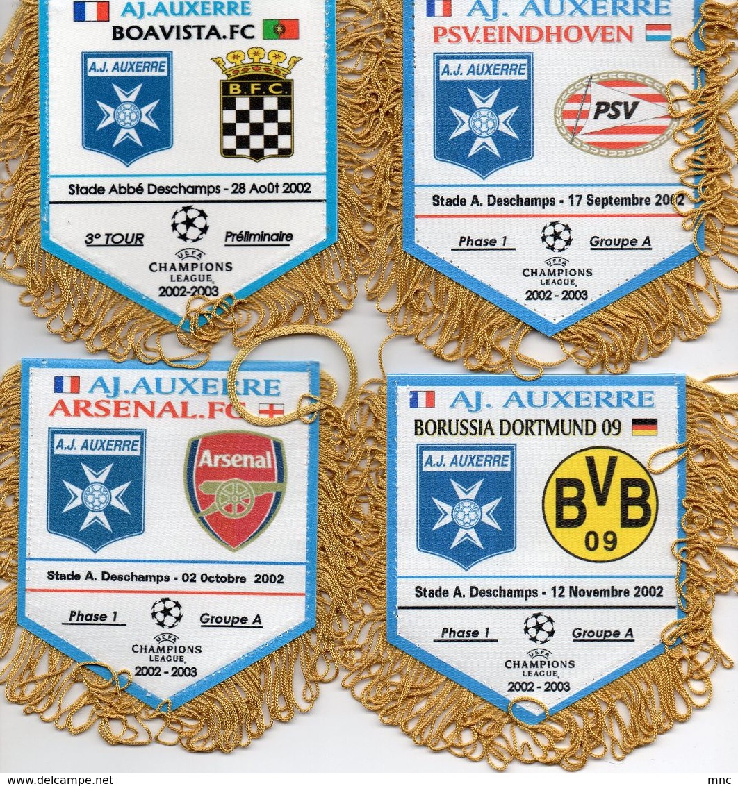 Lot De 4 Fanions De AUXERRE En Ligue Des Champions 2002/2003 - Habillement, Souvenirs & Autres