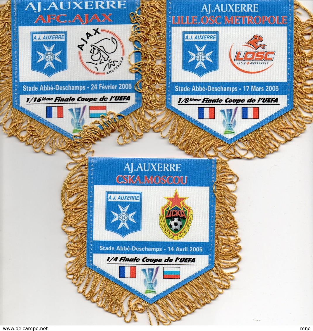 Lot De 8 Fanions D'AUXERRE En Coupe UEFA 2004/2005 - Habillement, Souvenirs & Autres