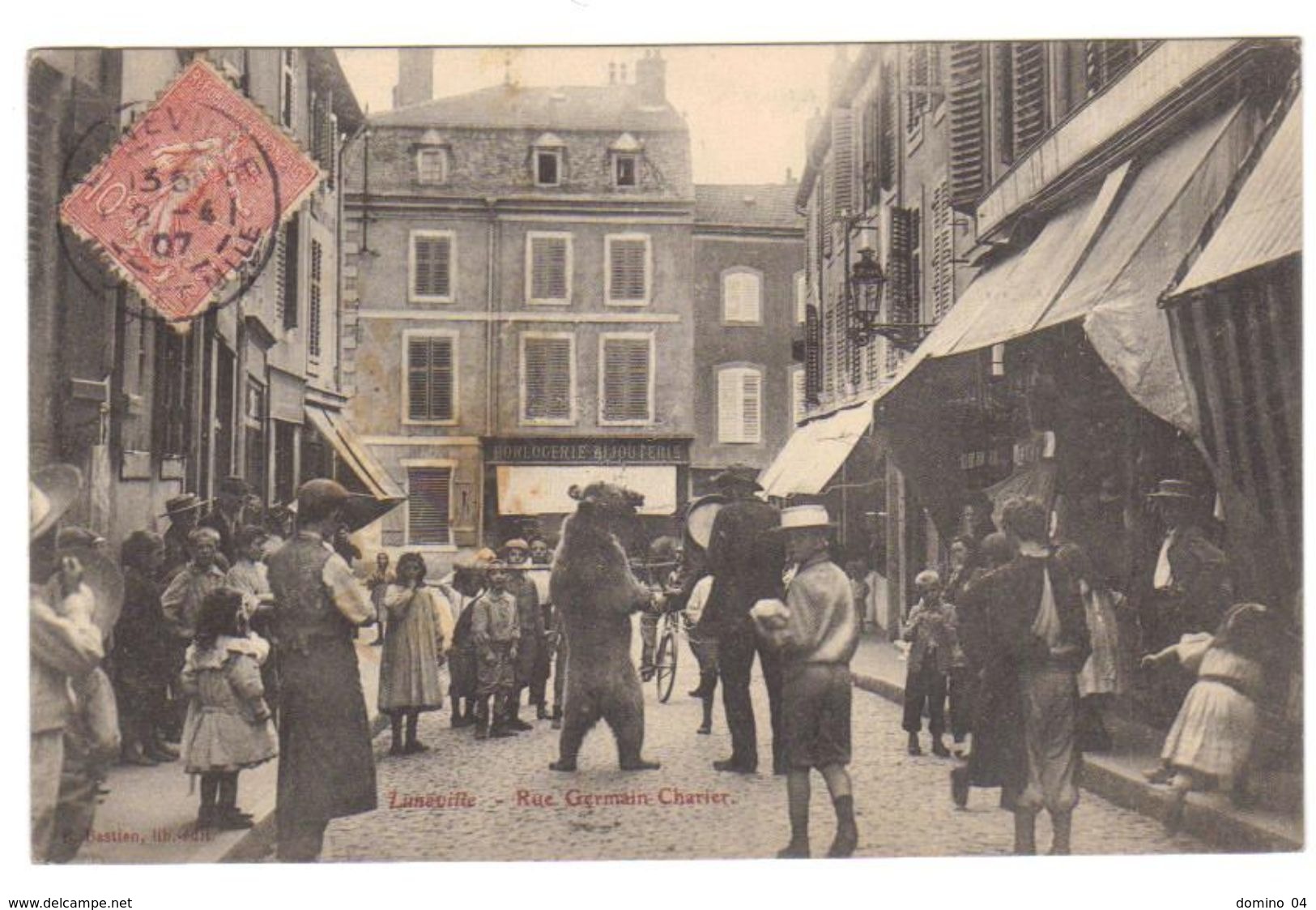 Cpa Du 54 - LUNEVILLE -Rue Germain Charrier ( Montreur D 'ours ) - Luneville