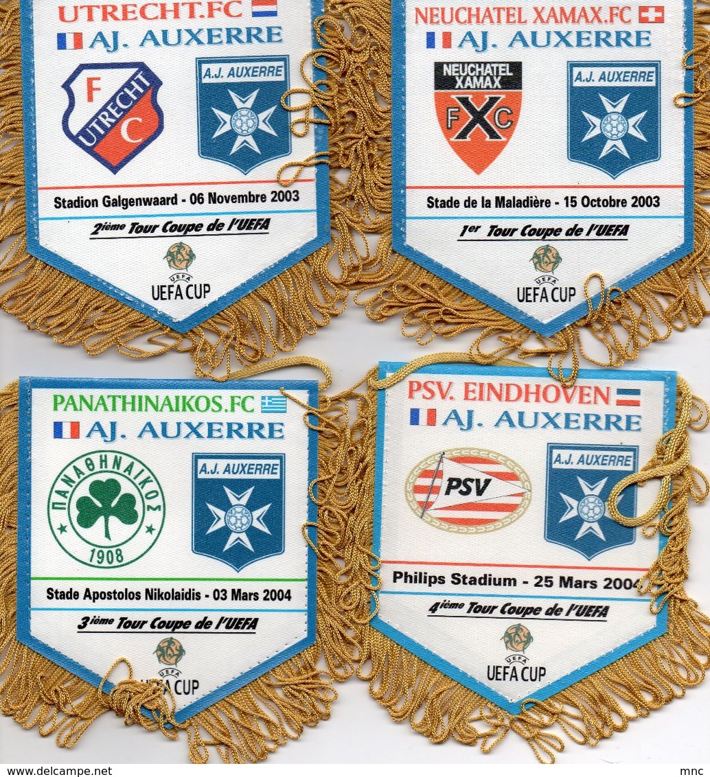 Lot De 4 Fanions De AUXERRE En Coupe UEFA 2003/2004 - Habillement, Souvenirs & Autres