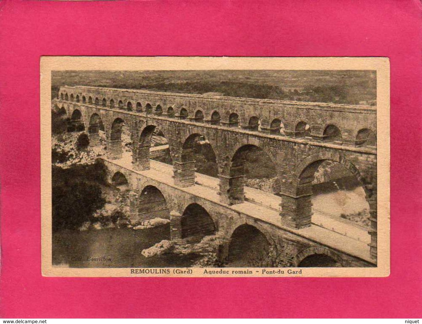 30 Gard, Remoulins, Aqueduc Romain, Pont Du Gard, (Bourilhon) - Remoulins