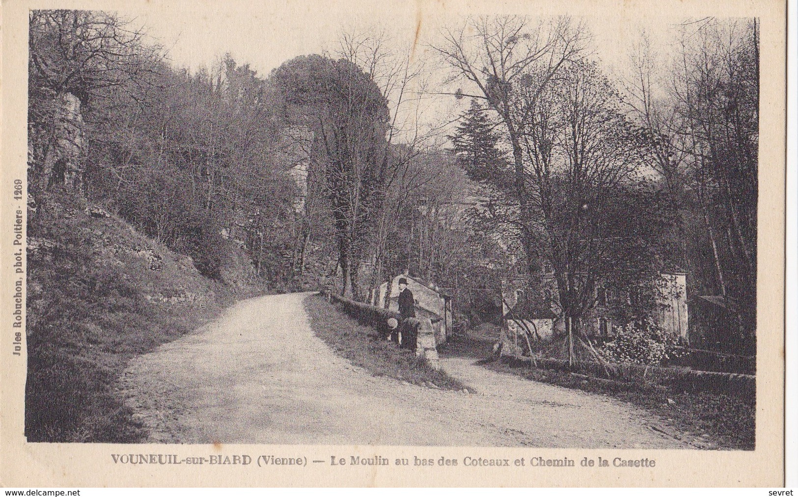 VOUNEUIL-Sous- BIARD. - Le Moulin Au Bas Des Coteaux Et Chemin De La Casette. Cliché Pas Courant - Vouneuil Sous Biard