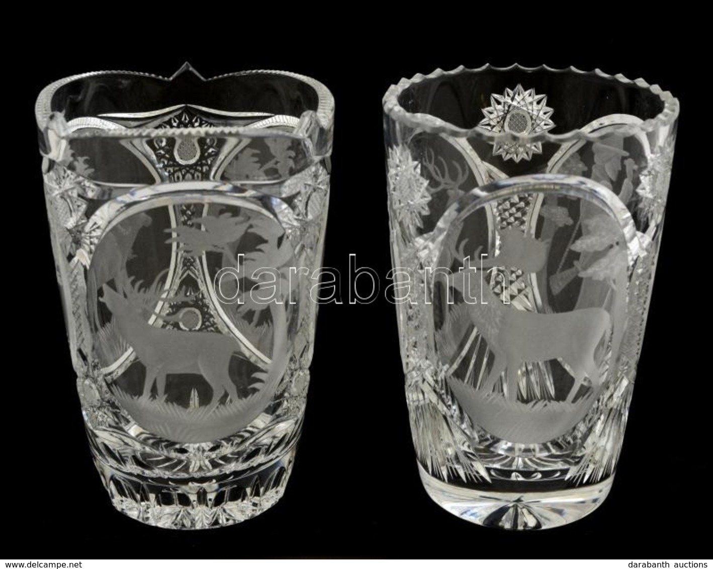 Ólomkristály Vadász Jelenetes Poharak, 2 Db, Csiszolt, Minták Homokfújtak, Apró Karcolásokkal, M: 12 Cm - Glass & Crystal