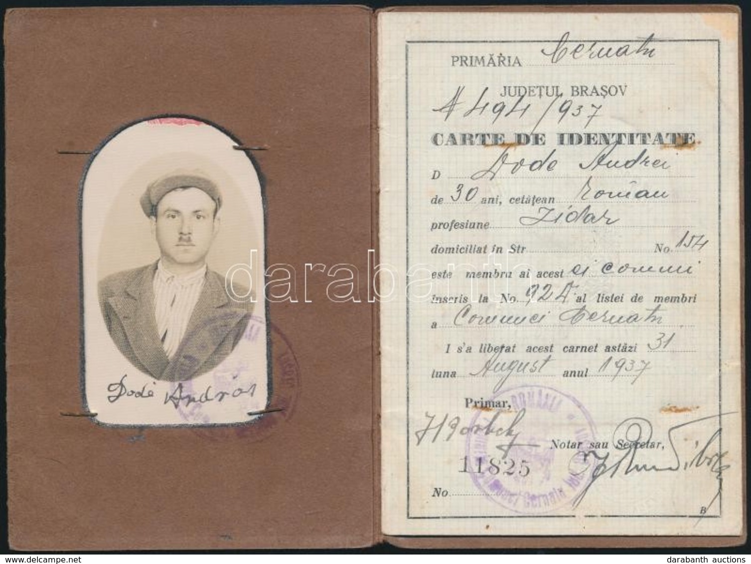 1937 Román Fényképes Személyi Igazolvány, Okmánybélyegekkel /
1937 Romanian ID - Unclassified