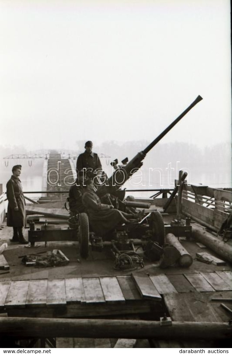 1944 Budapest, Légvédelmi üteg A Dunai Vasúti Híd Védelmére, 2 Db Szabadon Felhasználható Vintage Negatív, 24x36 Mm - Other & Unclassified