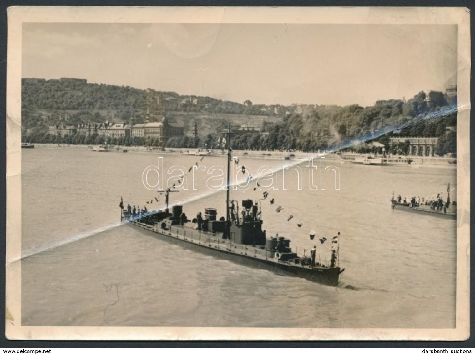 Cca 1935 A M. Kir. Folyamőrság Hajója A Dunán. Eredeti Fotó Hajtásnyommal 18x13 Cm - Sonstige & Ohne Zuordnung