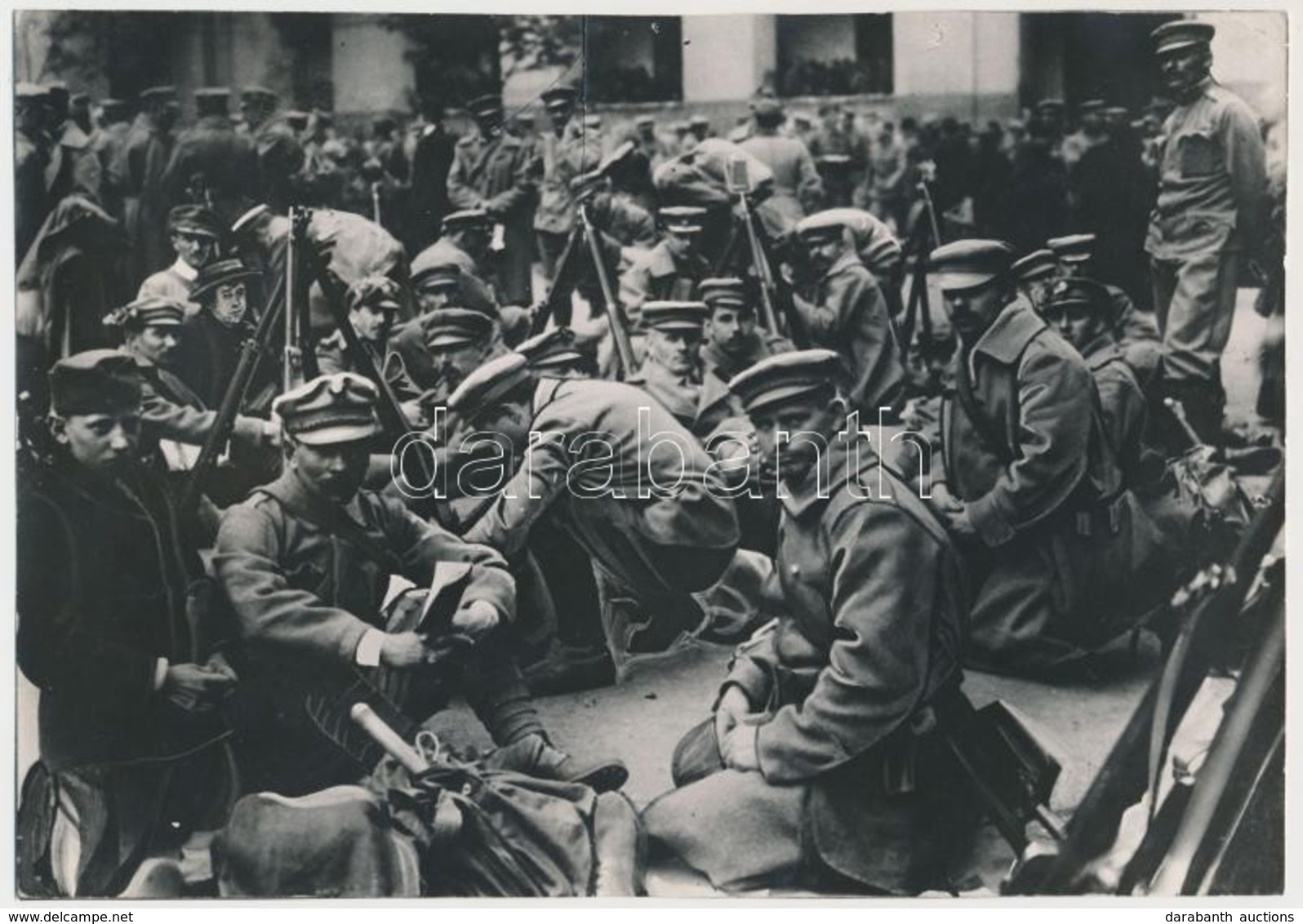 1919 Vöröskatonák A Marx Laktanyában, Korabeli Fotó Későbbi Nagyítása 18x24 Cm - Altri & Non Classificati