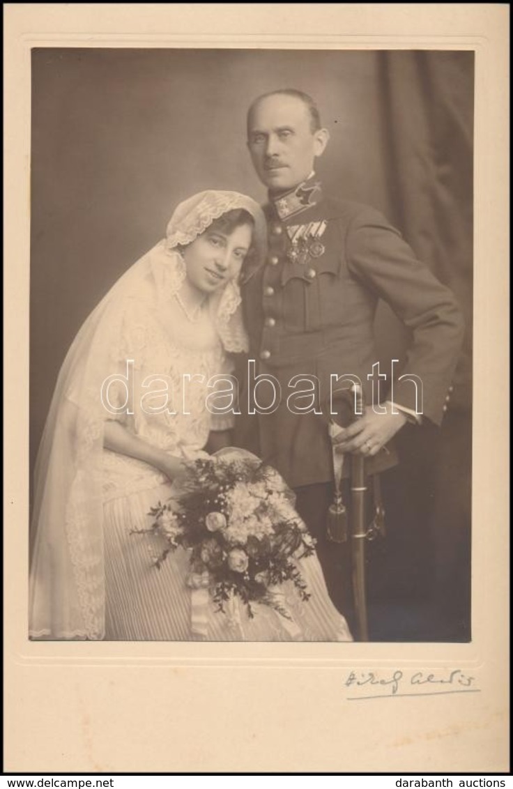Cca 1930 Azonosítatlan Alezredes Esküvői Fényképe, Nagyméretű Fotó Székely Aladár Műterméből, Kartonra Ragasztva, Aláírt - Other & Unclassified