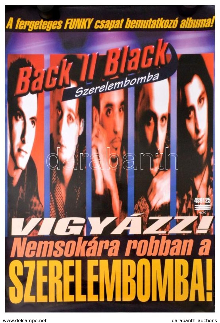 4 Db Kiállítási és Könnyűzenei Plakát, Benne Back To Black Plakát Is / 4 Exhibition Posters - Altri & Non Classificati