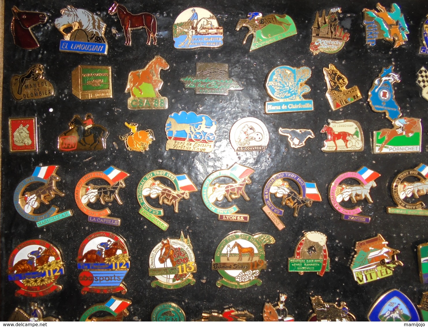 LOT DE 114 PIN'S THEME    " CHEVAUX- PMU -HARAS" - Lots