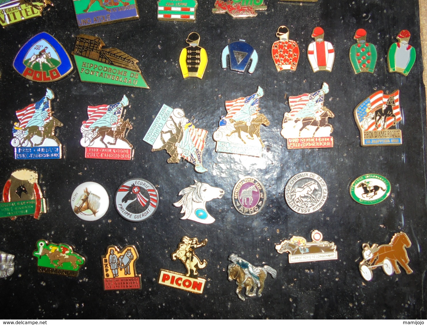 LOT DE 114 PIN'S THEME    " CHEVAUX- PMU -HARAS" - Lots