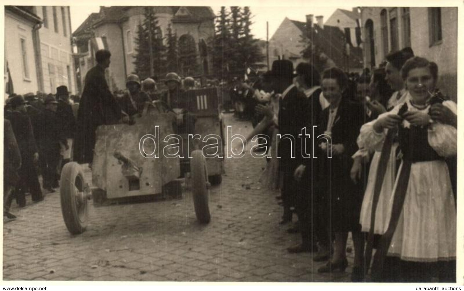 * T2 1940 Csíkszereda, Miercurea Ciuc; Bevonulás, ünneplő Tömeg, Tank. Aladics Okleveles Mérnök Felvétele / Entry Of The - Unclassified