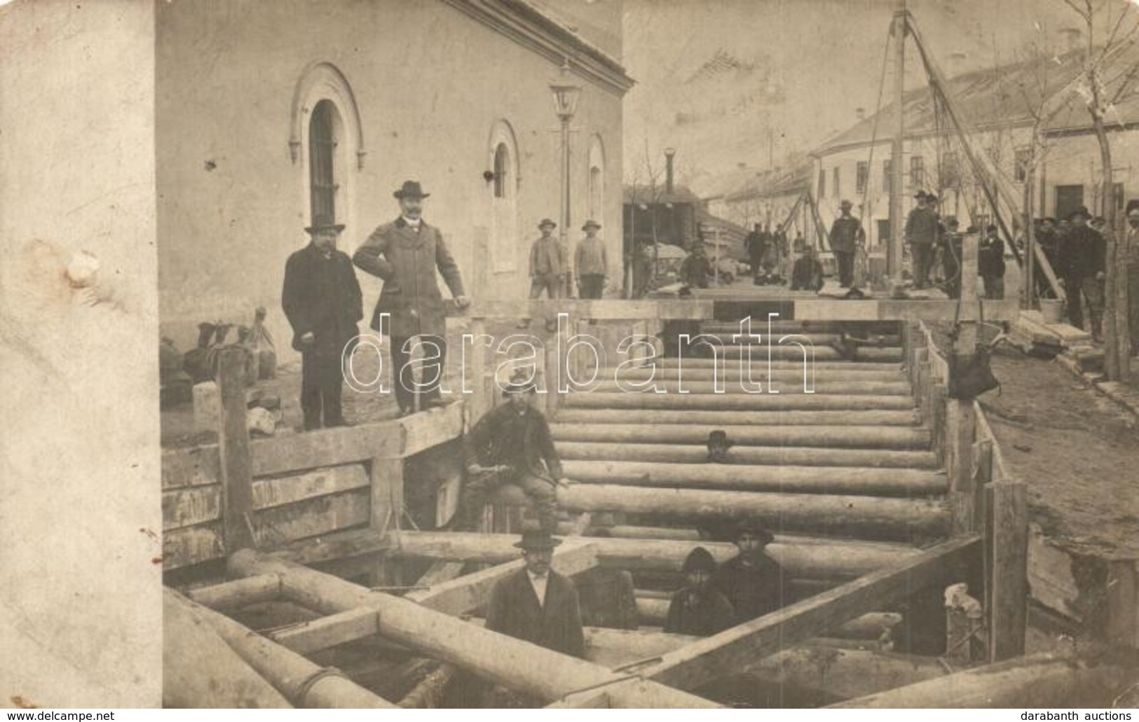 * T2/T3 ~1910 Komárom, Komárno; útépítés Munkásokkal / Road Construction With Workers. Photo  (EK) - Unclassified