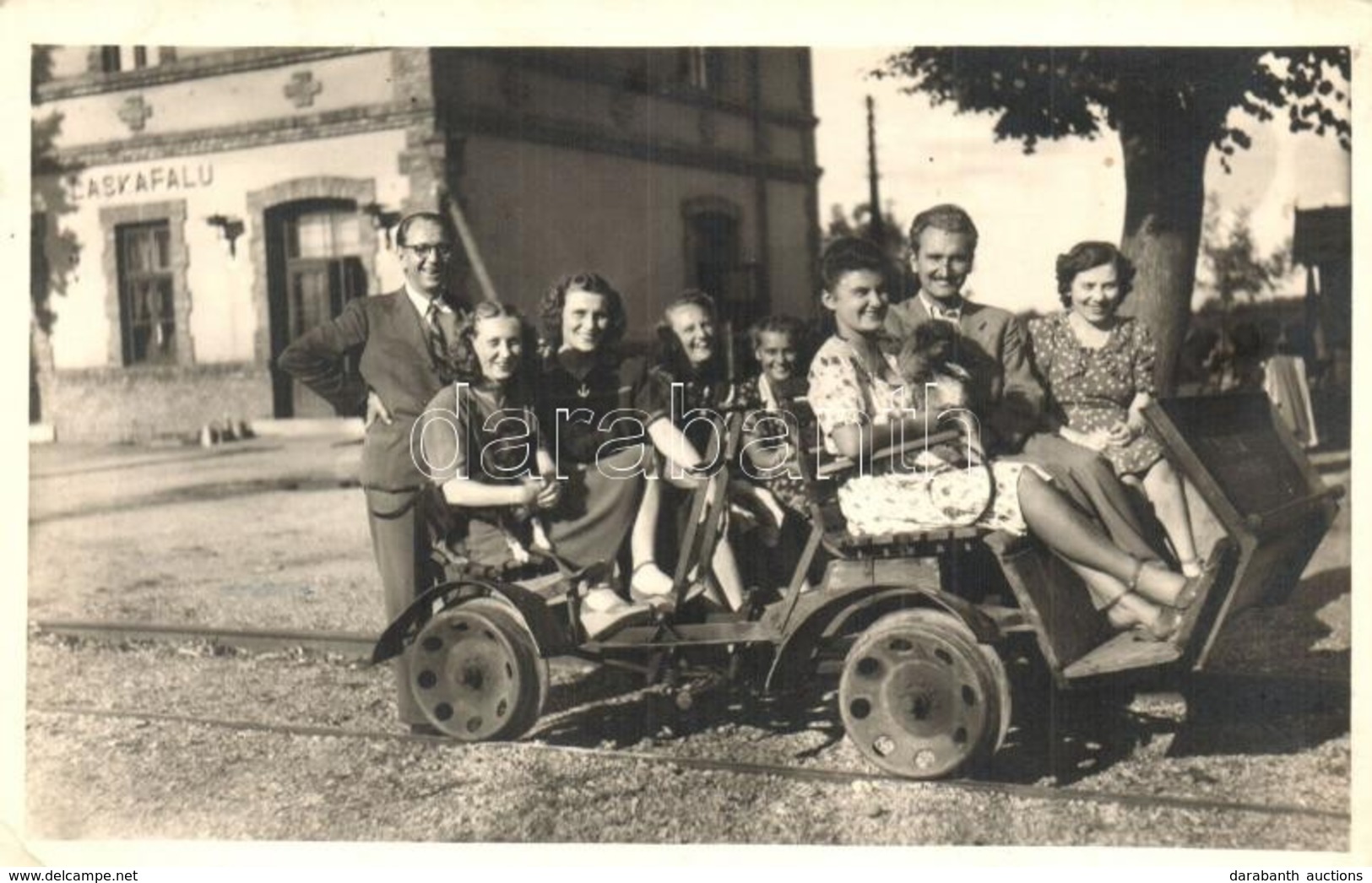 * T2/T3 1944 Laskafalu, Ceminac; Vasútállomás, Csoportkép Hajtányon, Kutya / Railway Station, Hand Car, Dog. Photo (EK) - Non Classificati