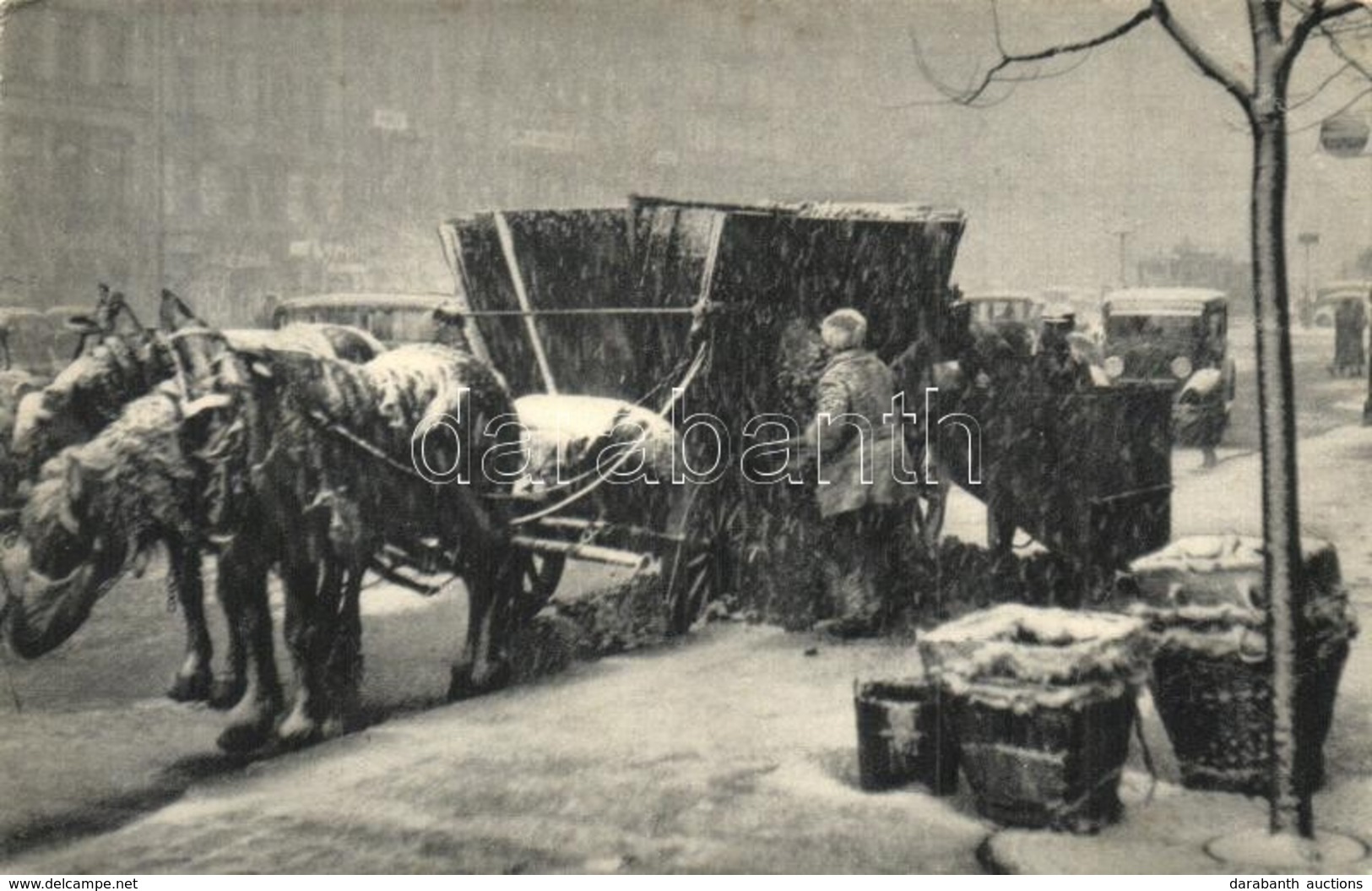 ** T2/T3 Praha Prague; Man With Carriag In Winter, Automobiles. Relief Fund For The Unemployed Charity Postcard. Foto Há - Ohne Zuordnung