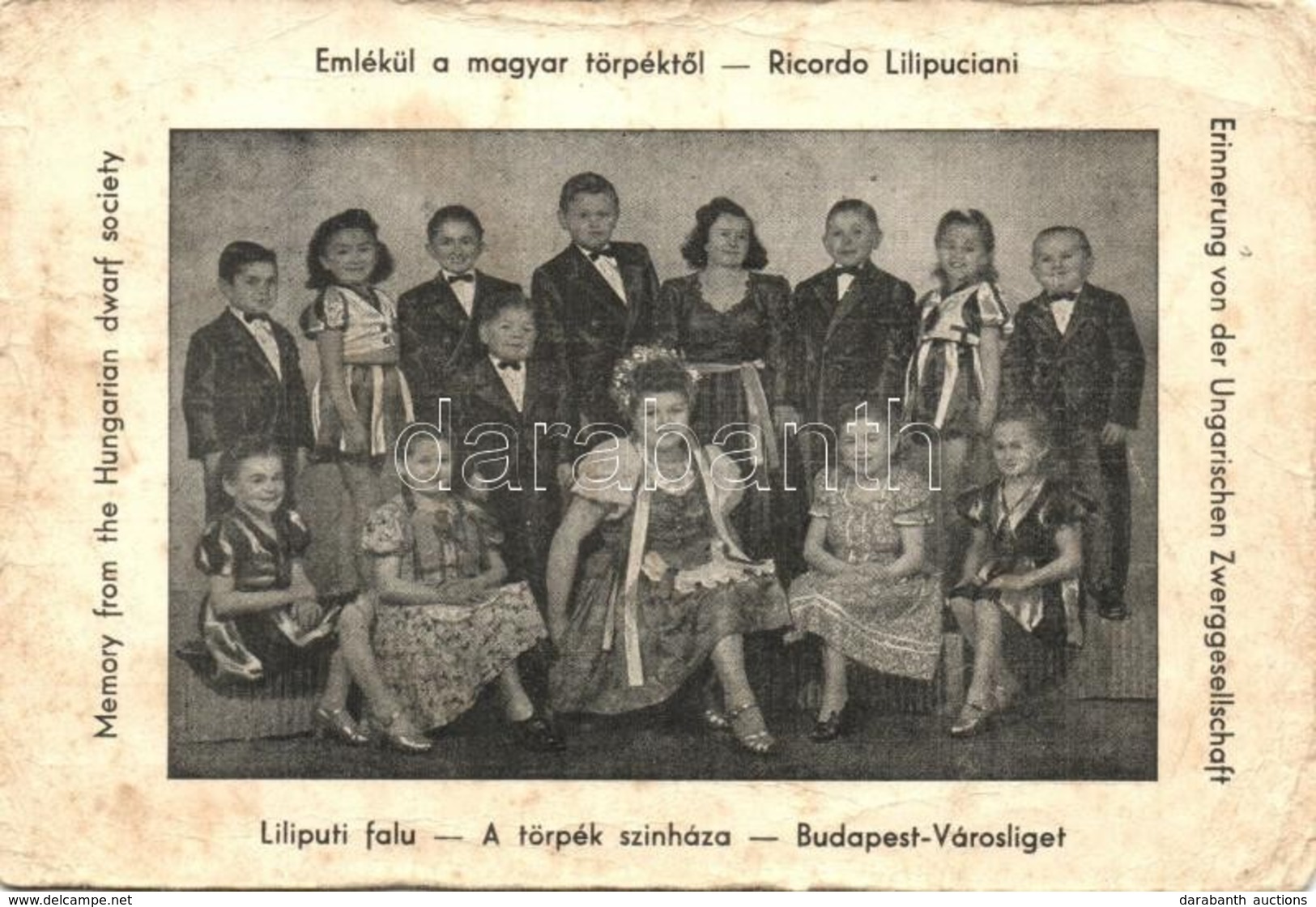 ** T4 Liliputi Falu A Törpék Színháza. Emlékül A Magyar Törpéktől / Hungarian Small People Theatre, Group (fa) - Non Classificati